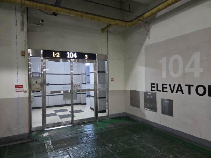 본건 104동 공동출입구