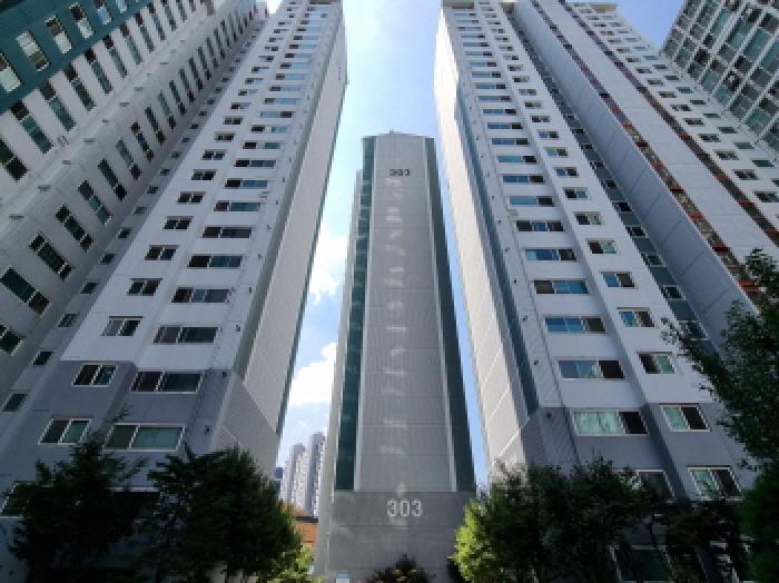 303동 외부 전경