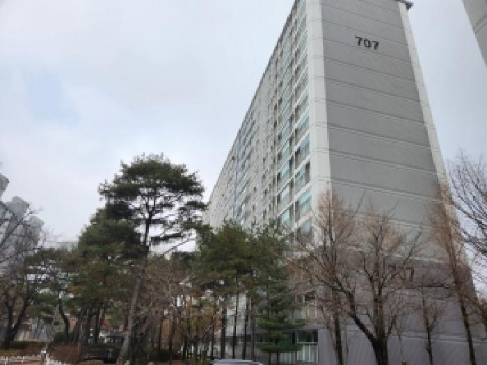 - 본건 외관 전경