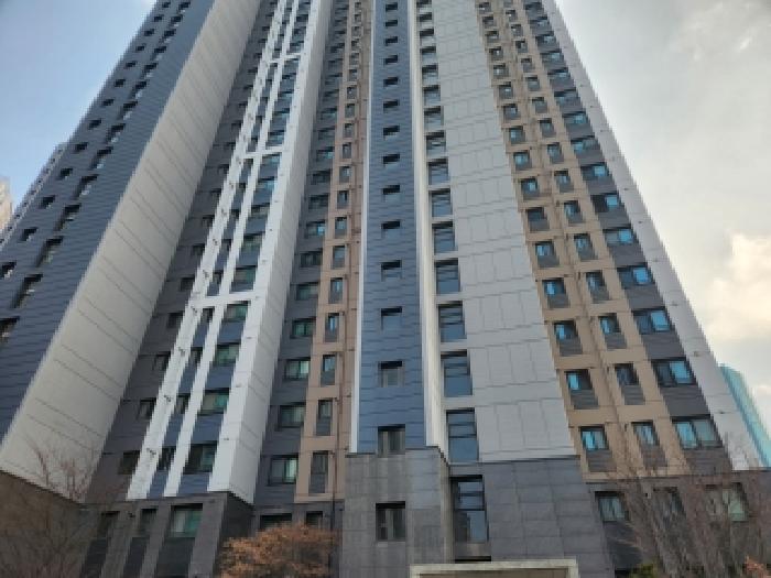 이건 부동산 외관 전경
(205동)