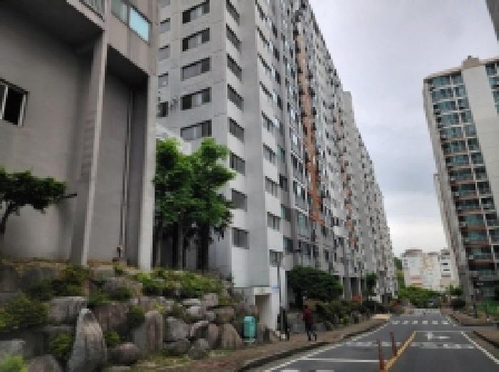 본건