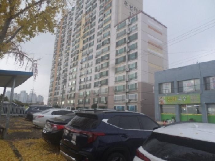 본건 건물이 소재하는 1동건물의 전경