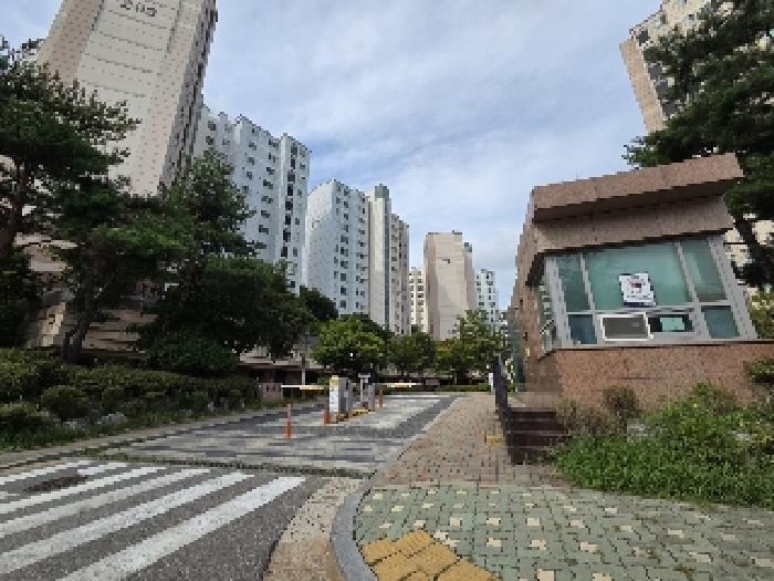 단지입구 전경