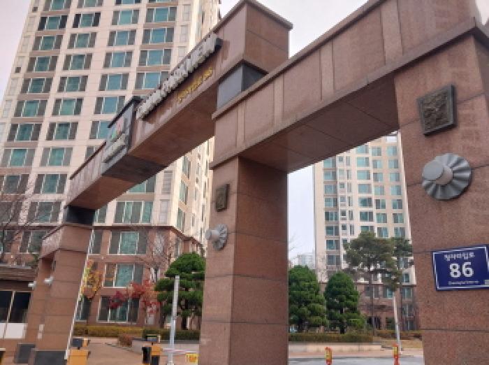 아파트 정문