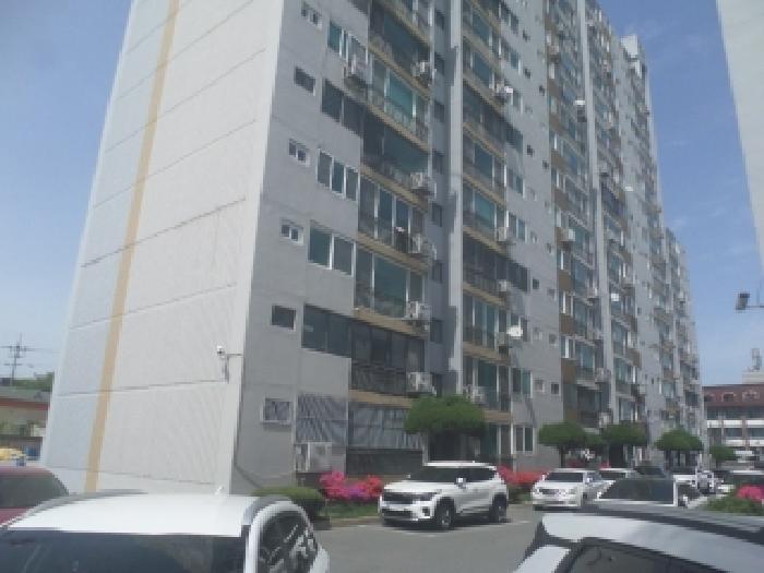 본건 건물이 소재하는 1동건물의 전경