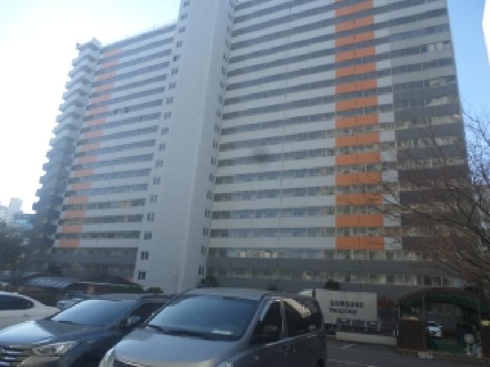 본건 건물이 소재하는 1동건물의 전경