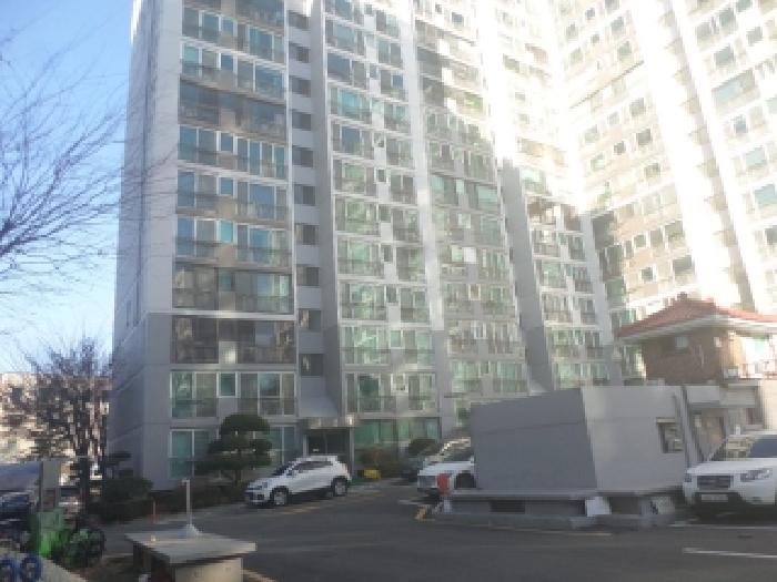본건 건물이 소재하는 1동건물의 전경