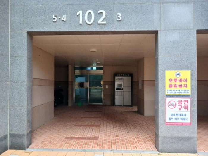 공동현관 출입구