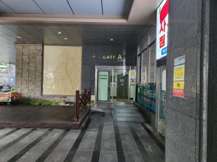 공동출입문(GATE A)