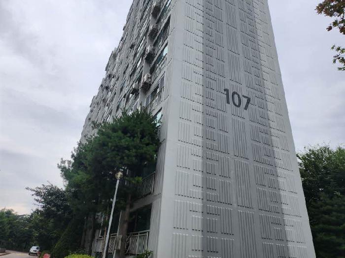 107동 건물 전경