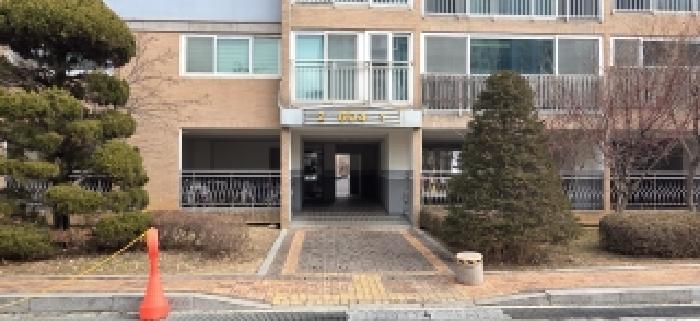 공동출입문