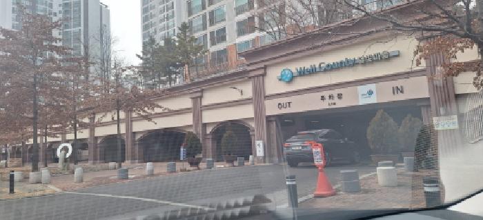아파트 단지 출입문
