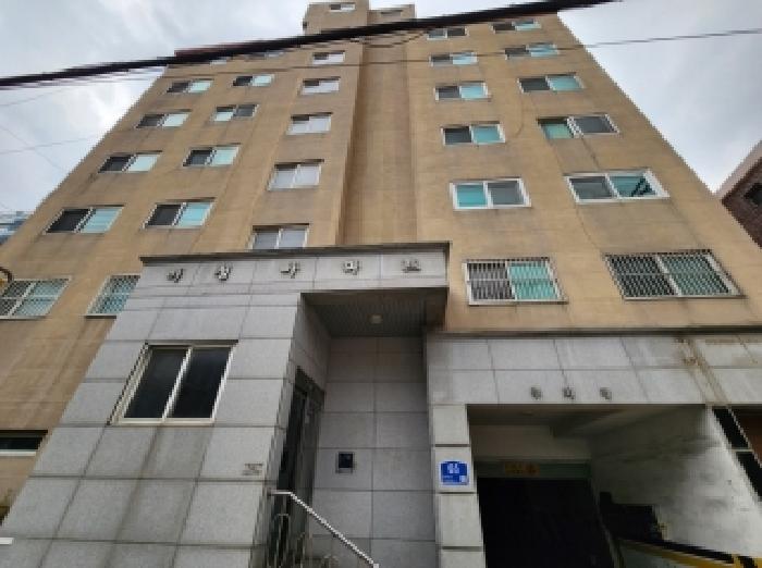 부동산 소재 건물 전경