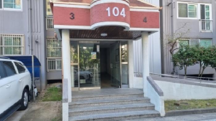 남원 월락 641(오들1길 90) 경매물건1번(104동 704호) 1층 현관 입구 사진