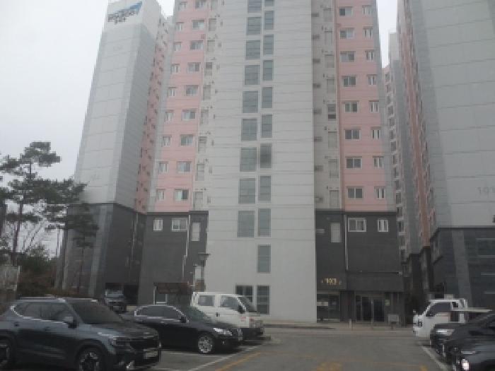 본건 건물이 소재하는 1동건물의 전경