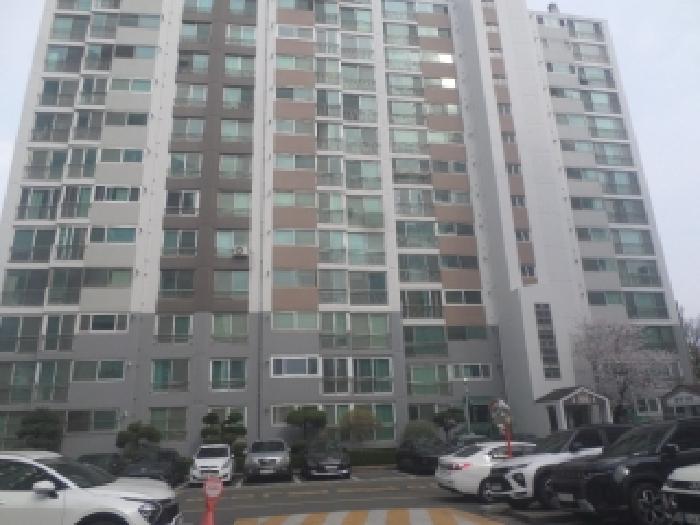 본건 건물이 소재하는 1동건물의 전경