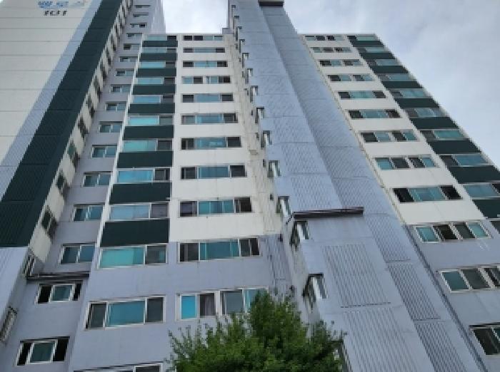 부동산 소재 건물 전경
