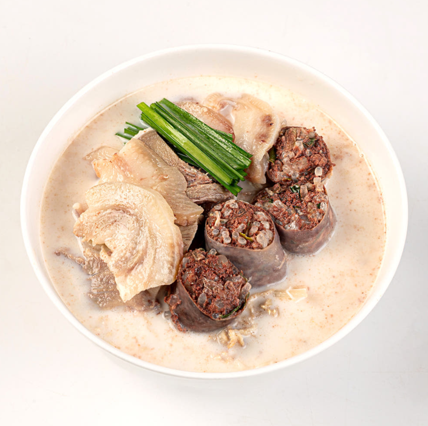 얼큰 돼지순대국밥(돼지국밥) 1,900원