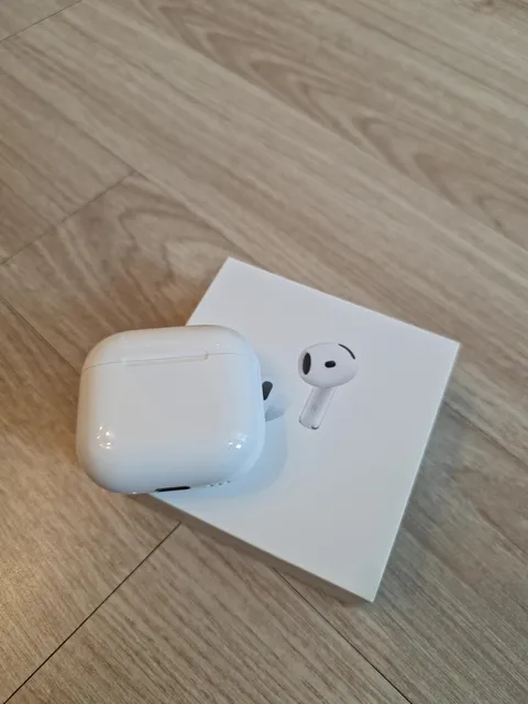 에어팟5 무선 충전 케이스 버전 (Apple care+ 포함) 판매합니다. (단순 개봉)